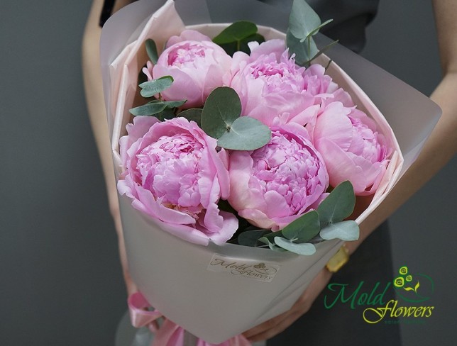 Букет из розовых голландских пионов Фото